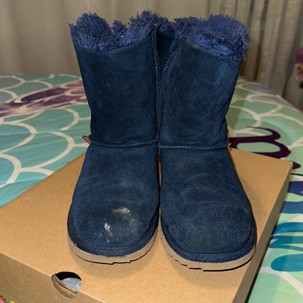 GIRLS UGG’S SIZE 3